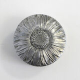 Marguerite round box, made of metal