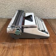 Former olympia metal beige writing machine