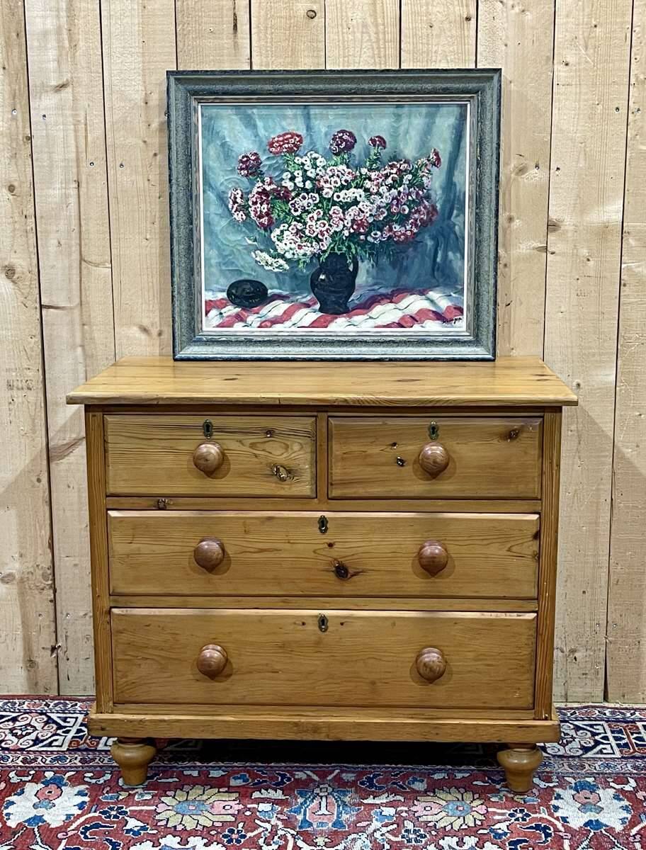 English chest of drawers from the end of the 19th century in fir
