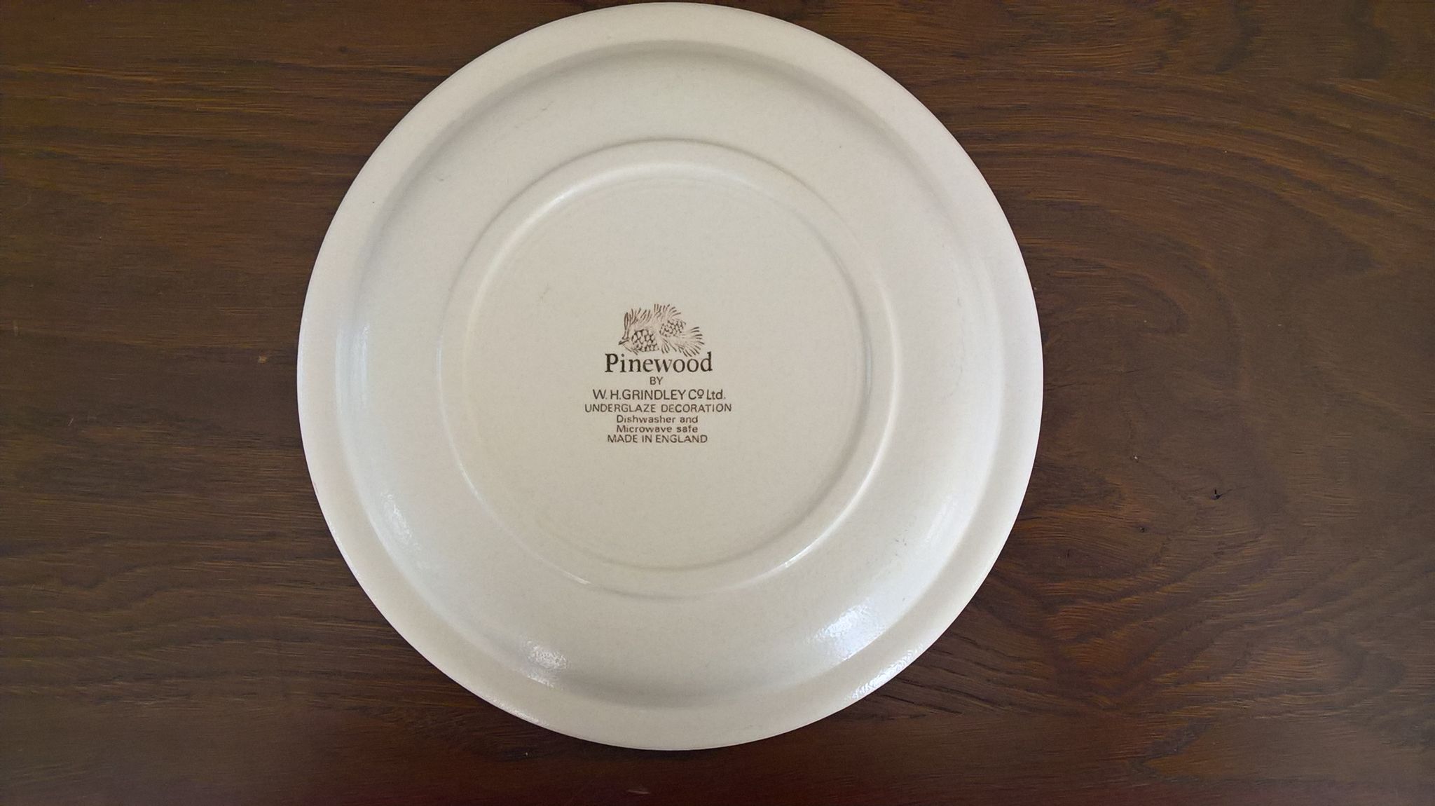 8 flat plates W.H. Grindley "Pinewood"