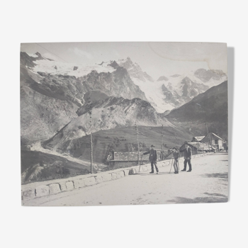 Epreuve ancienne tirée sur papier albuminé Paysage de montagne Alpes randonneurs