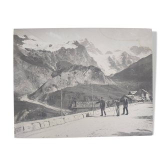 Epreuve ancienne tirée sur papier albuminé Paysage de montagne Alpes randonneurs