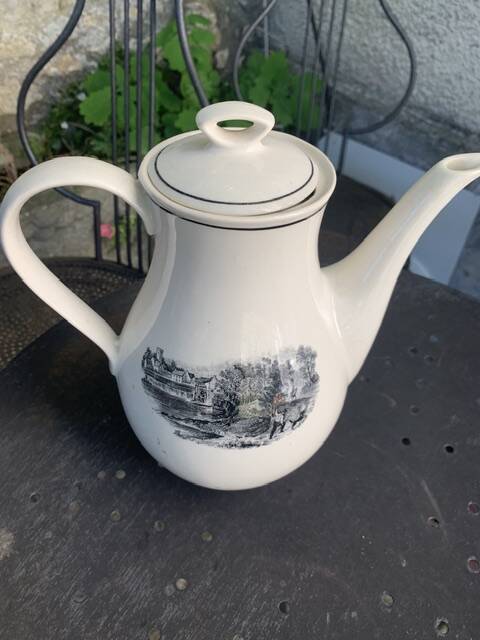Coffee service, in earthenware with country motif, Boch La Louvière Belgium