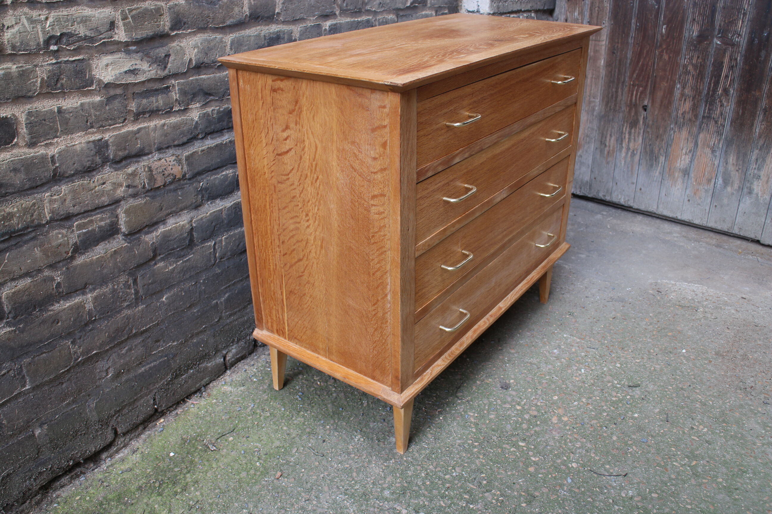 Commode vintage pieds compas