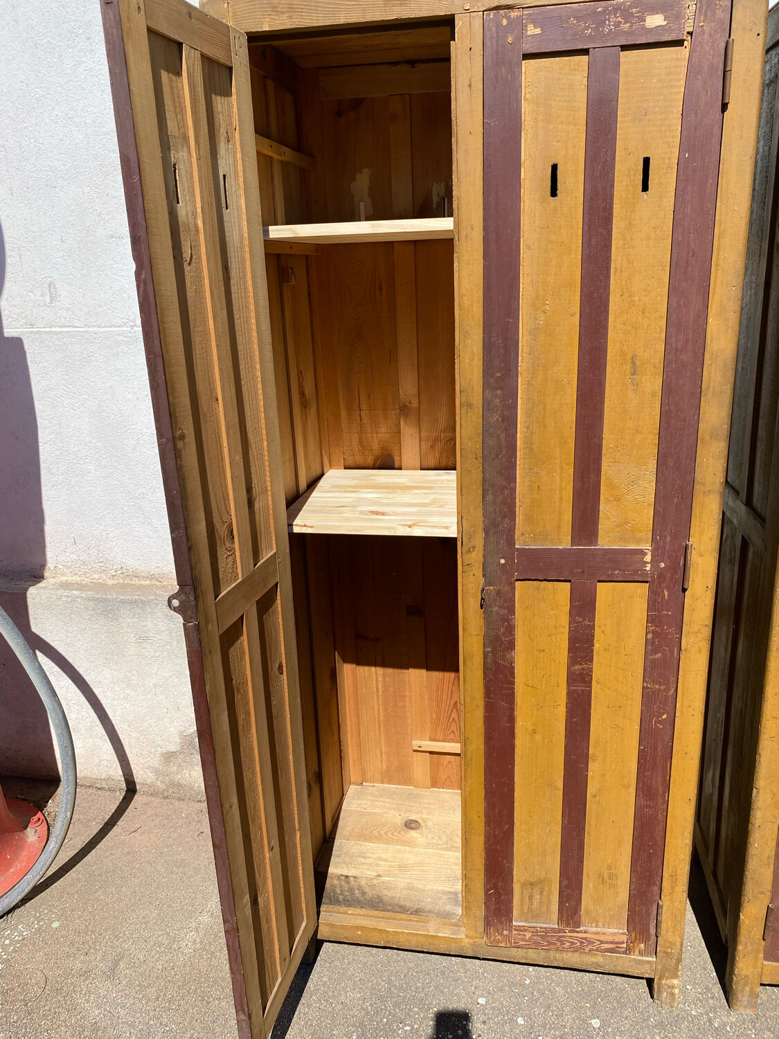 Paire de vestiaire d’usine bois