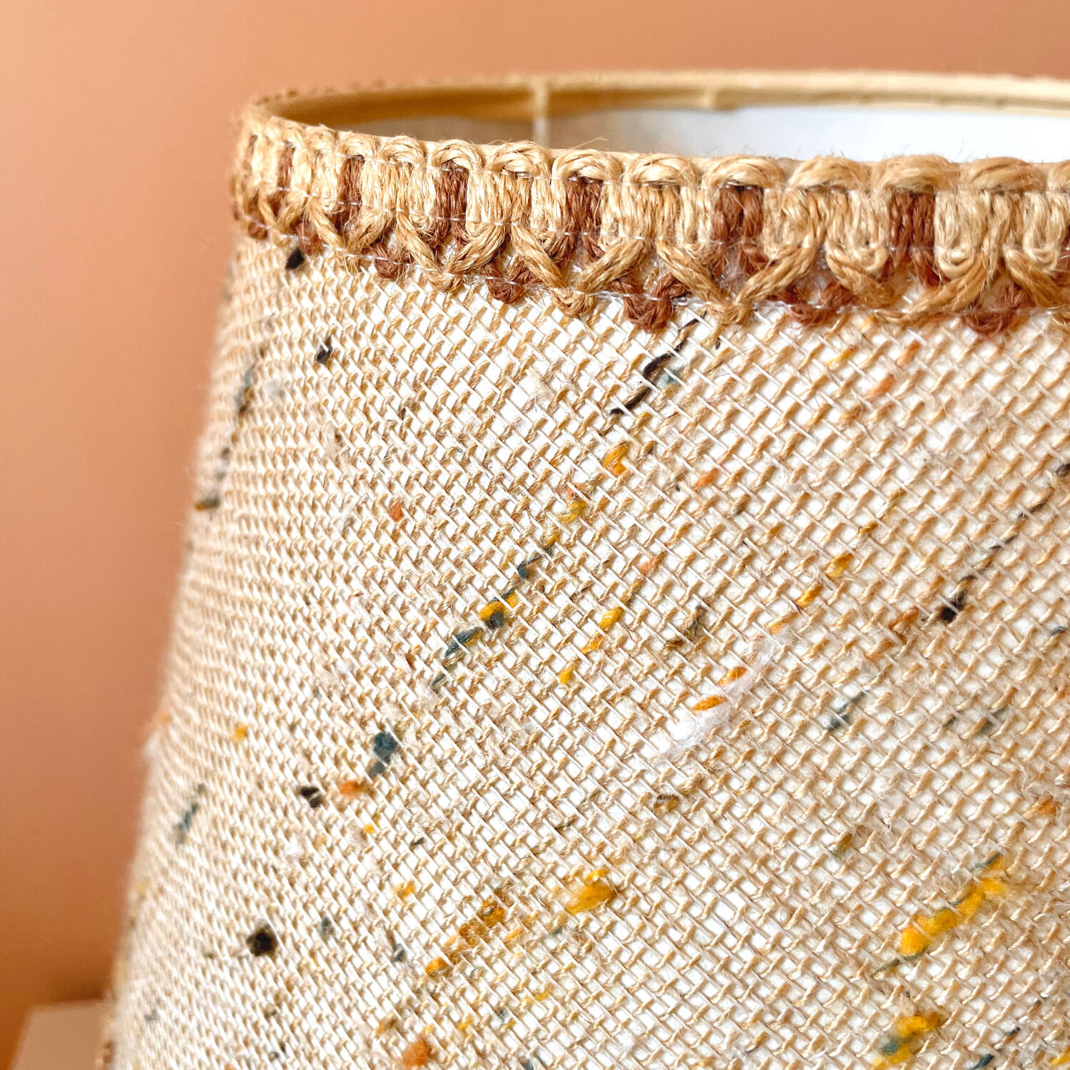 Wooden ball foot lamp