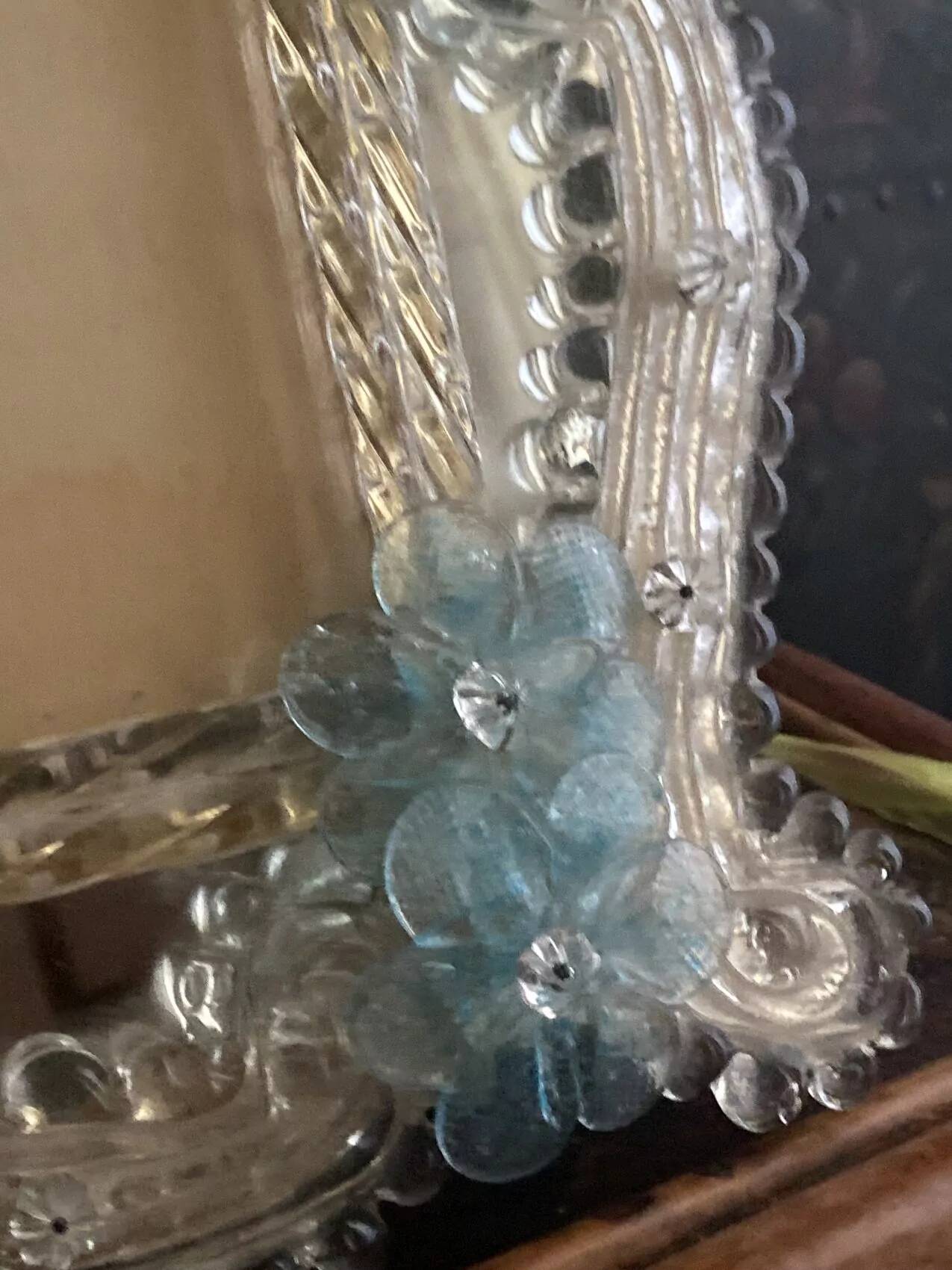 Miroir rectangulaire en verre de Murano aux fleurs bleues – Années 50
