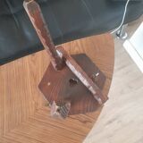 Tabouret en bois brutaliste