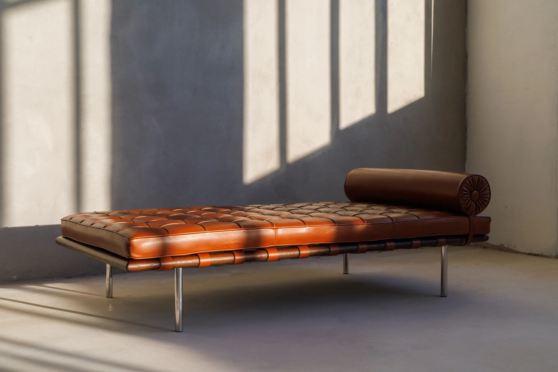 Barcelona day bed by Mies van der Rohe for Knoll - cognac leather