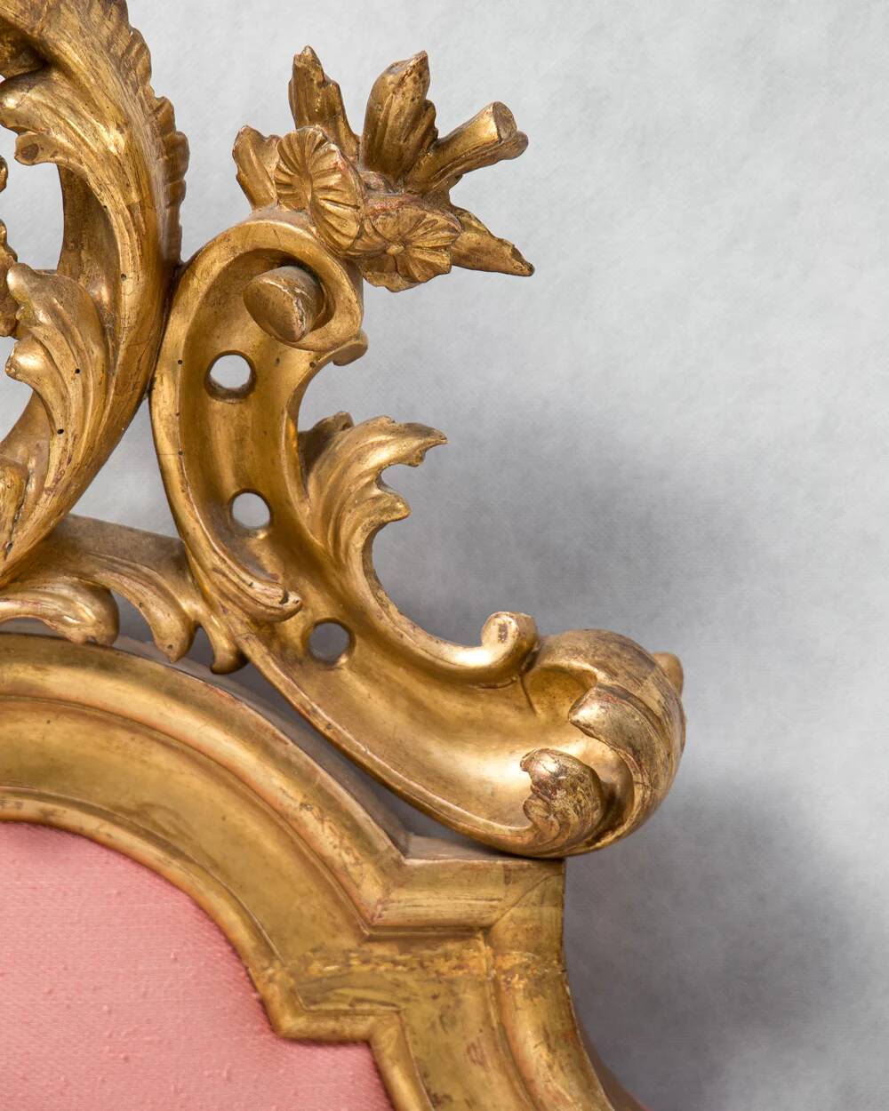 Italian rococo-style headboard in carved gilded wood, 19th century.