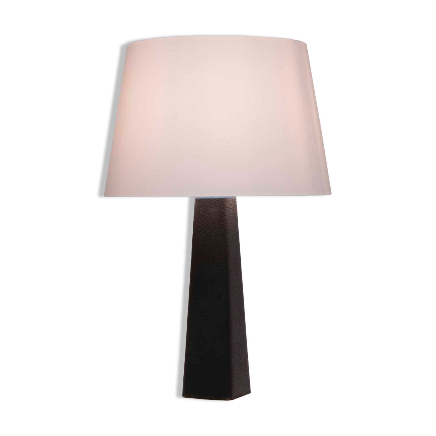 Obelisk shaped table lamp