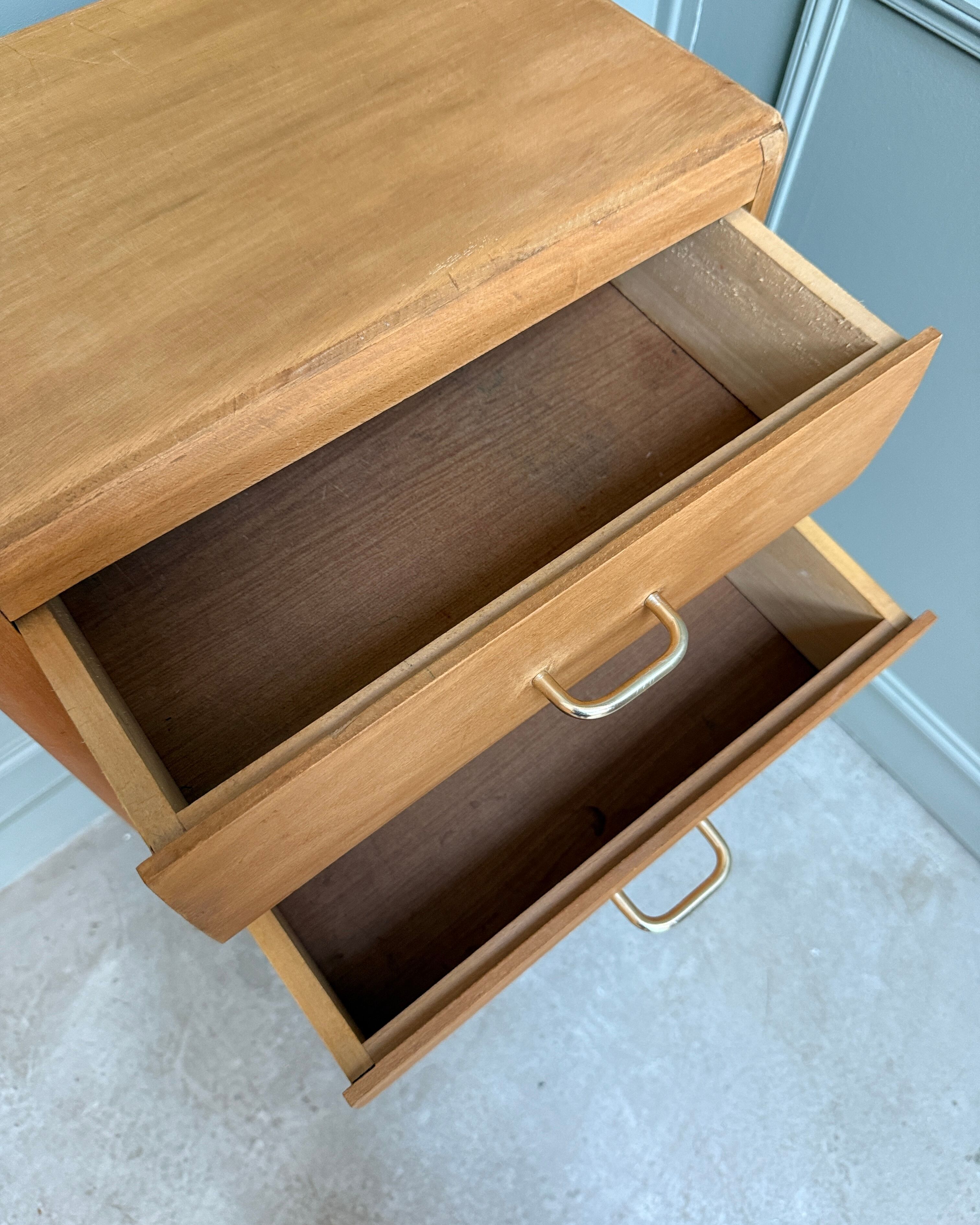 Commode vintage à 5 tiroirs (rénovée)