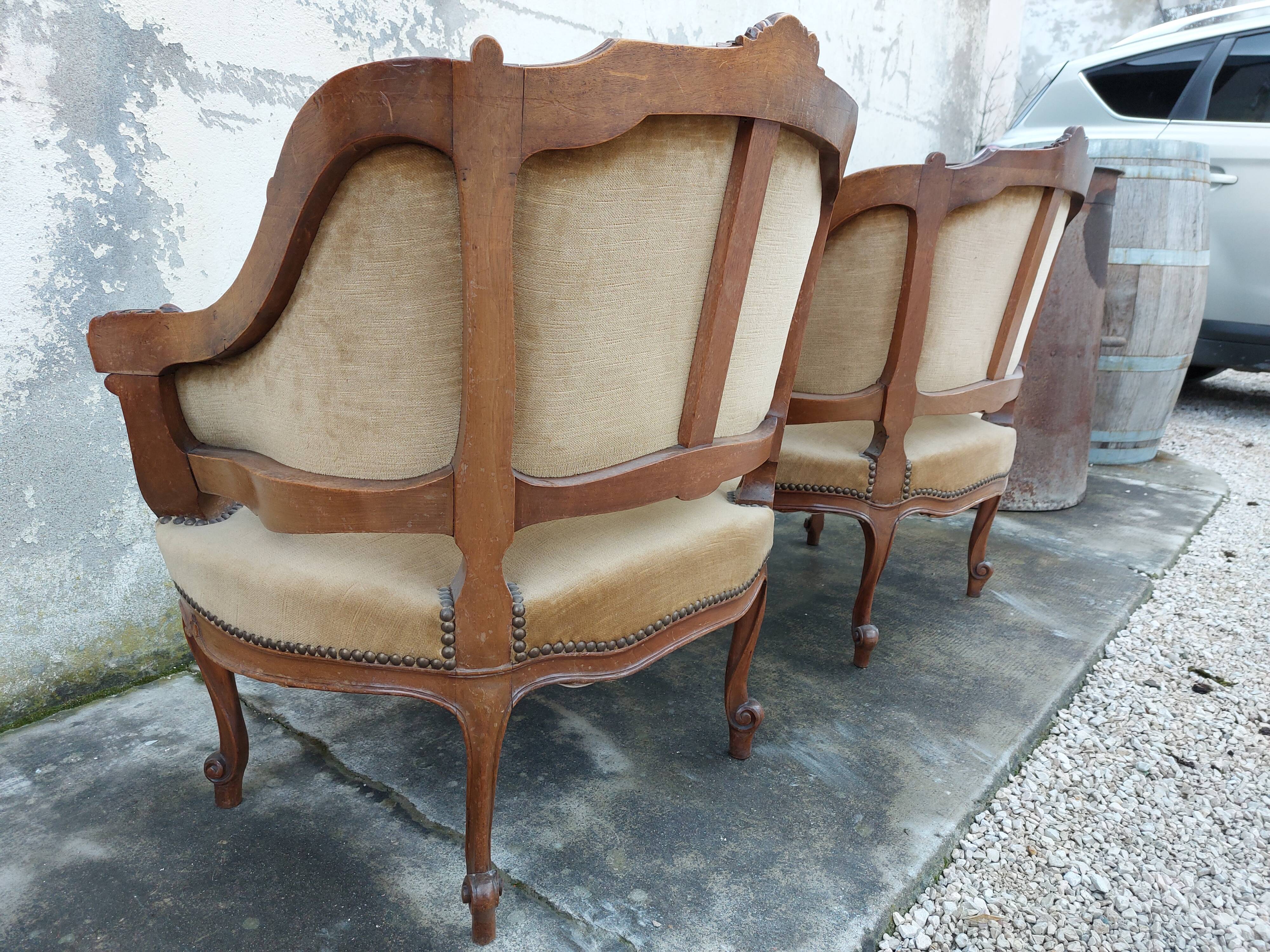 Paire de fauteuils corbeille louis XV en Noyer sculpté