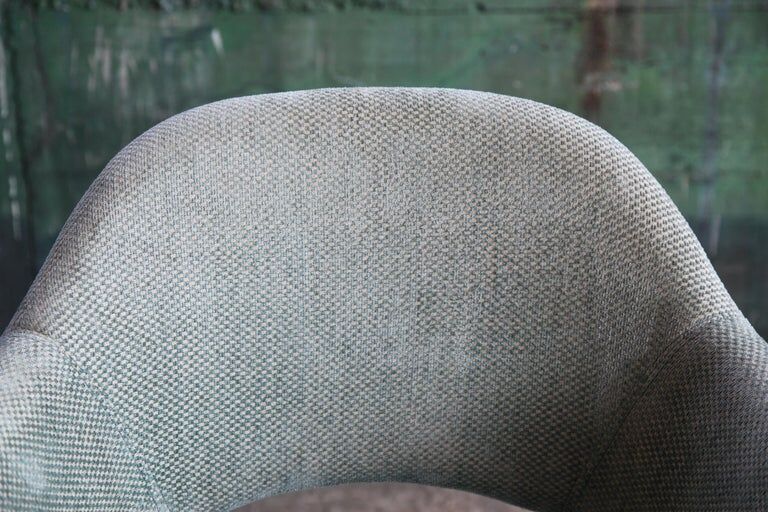 Knoll saarinen executive chair in original textile, swivel base