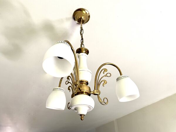 Lustre 3 feux en laiton doré et porcelaine de style Art Nouveau, 1970