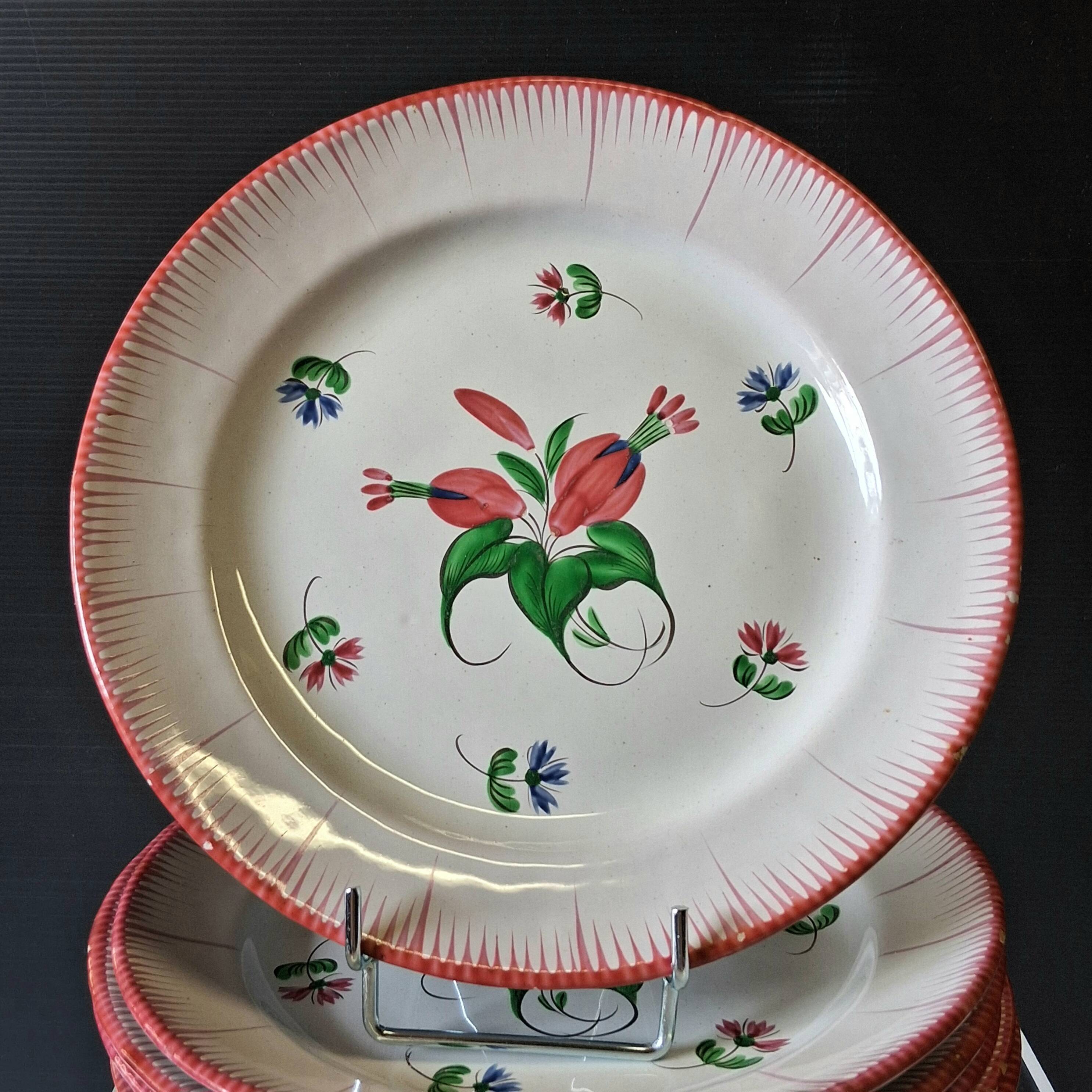 6 antique flat plates in earthenware in good condition.
