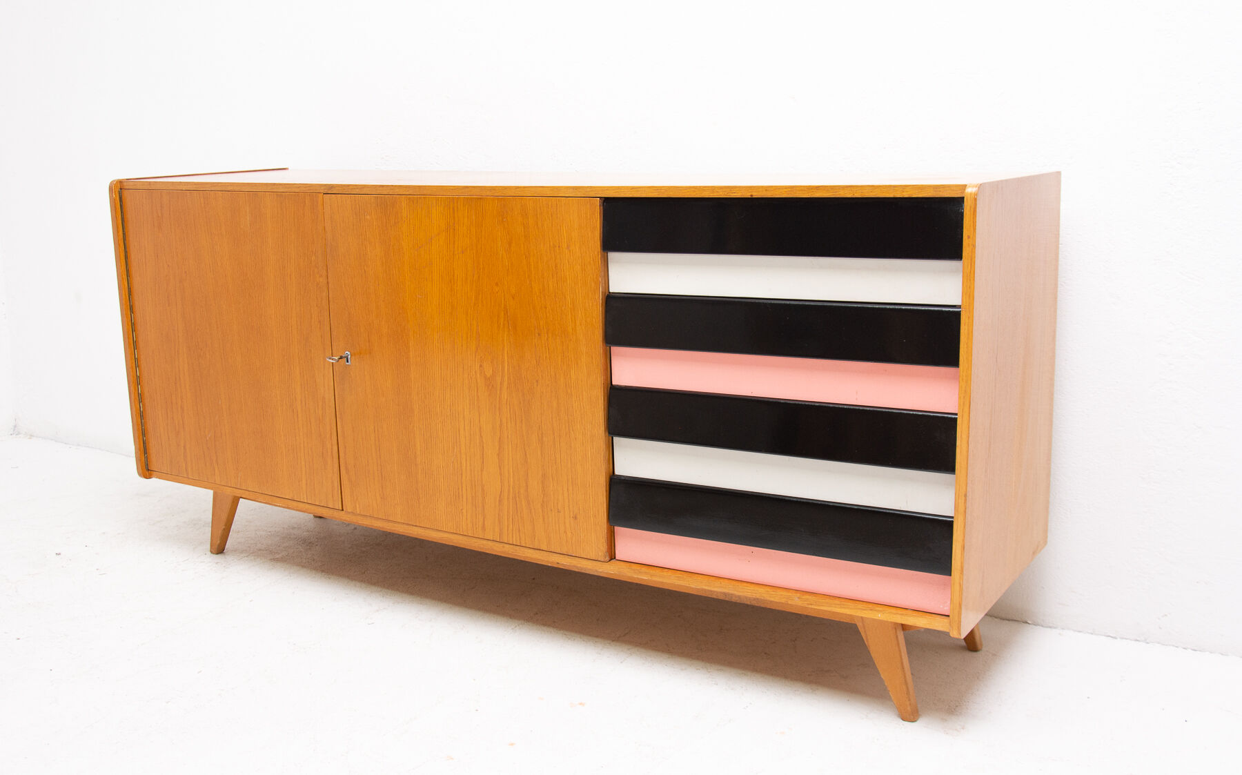 Enfilade U-460 par Jiří Jiroutek pour Interiér Praha