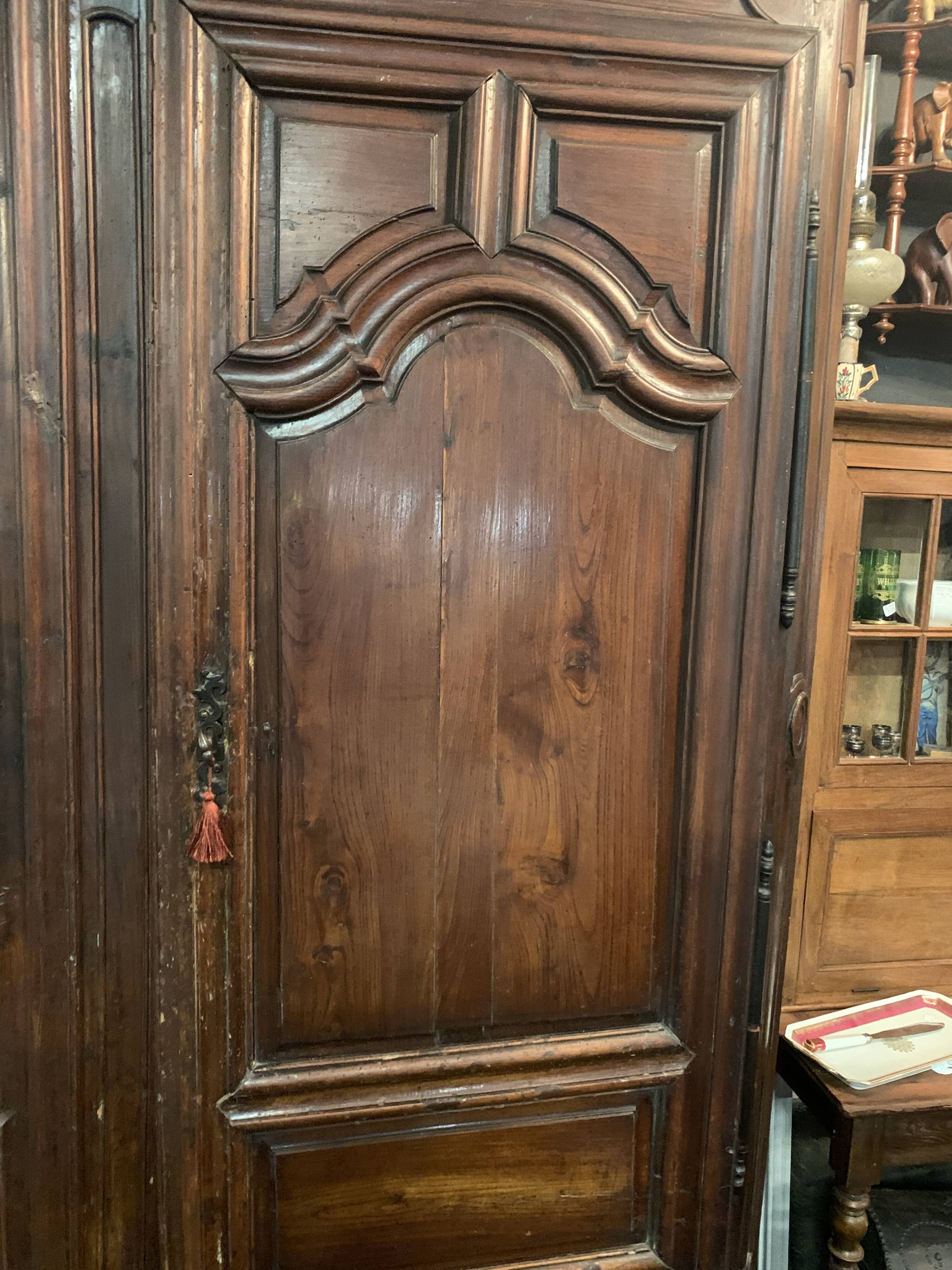 Armoire Louis XIV en noyer
