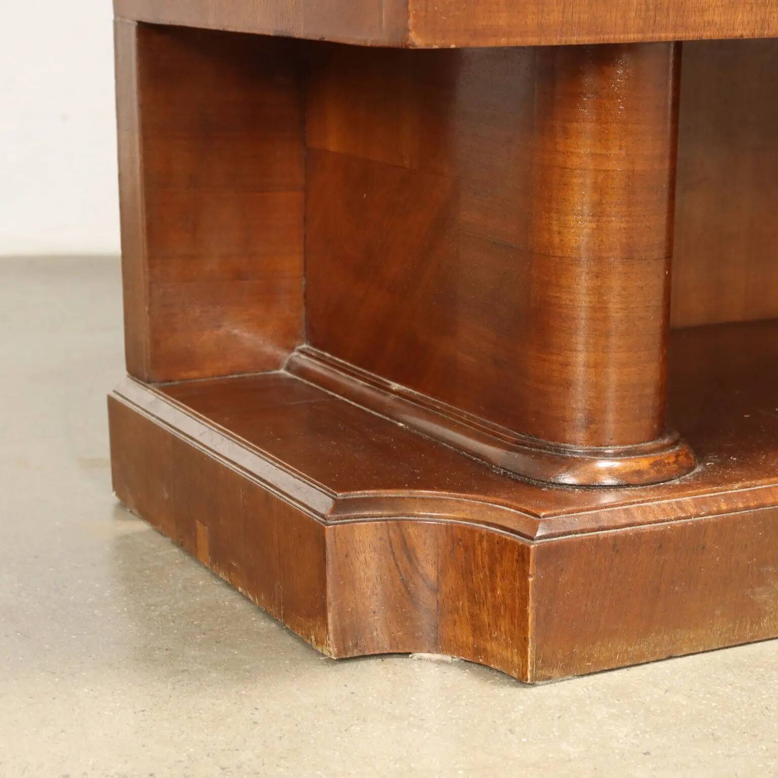 Antique Art Deco display cabinet in walnut with drawers, Italy, 19th century.