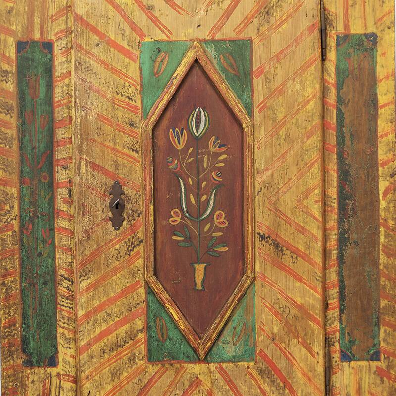 Armoire de mariée peinte d'art populaire