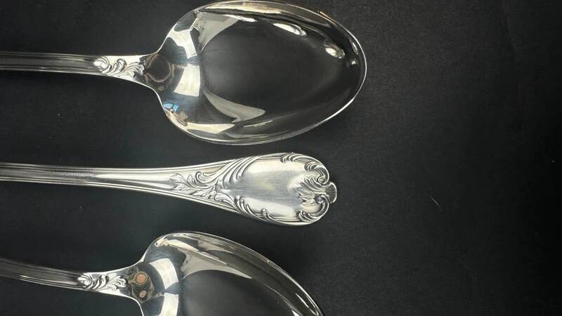 Set of 6 Christofle Marly soup spoons in near-new condition, 20.5 cm.