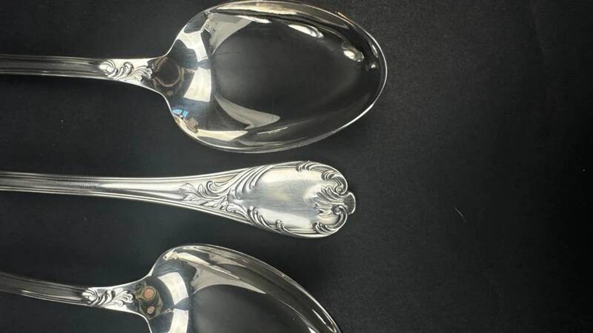 Set of 6 Christofle Marly soup spoons in near-new condition, 20.5 cm.