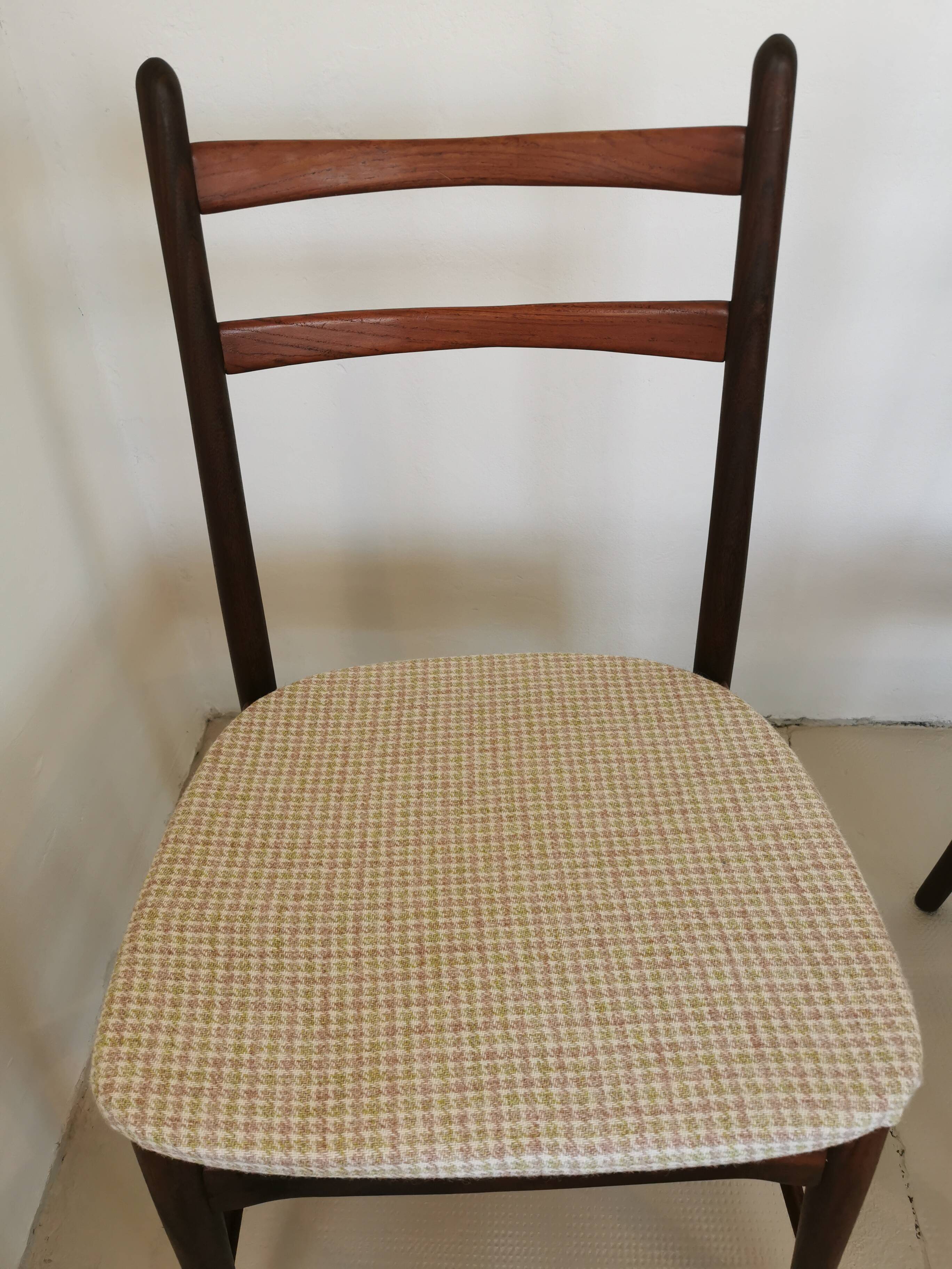 Set of 4 Scandinavian chairs no