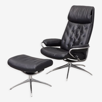 Fauteuil relax manuel capitonné Stressless et son ottoman – Metro