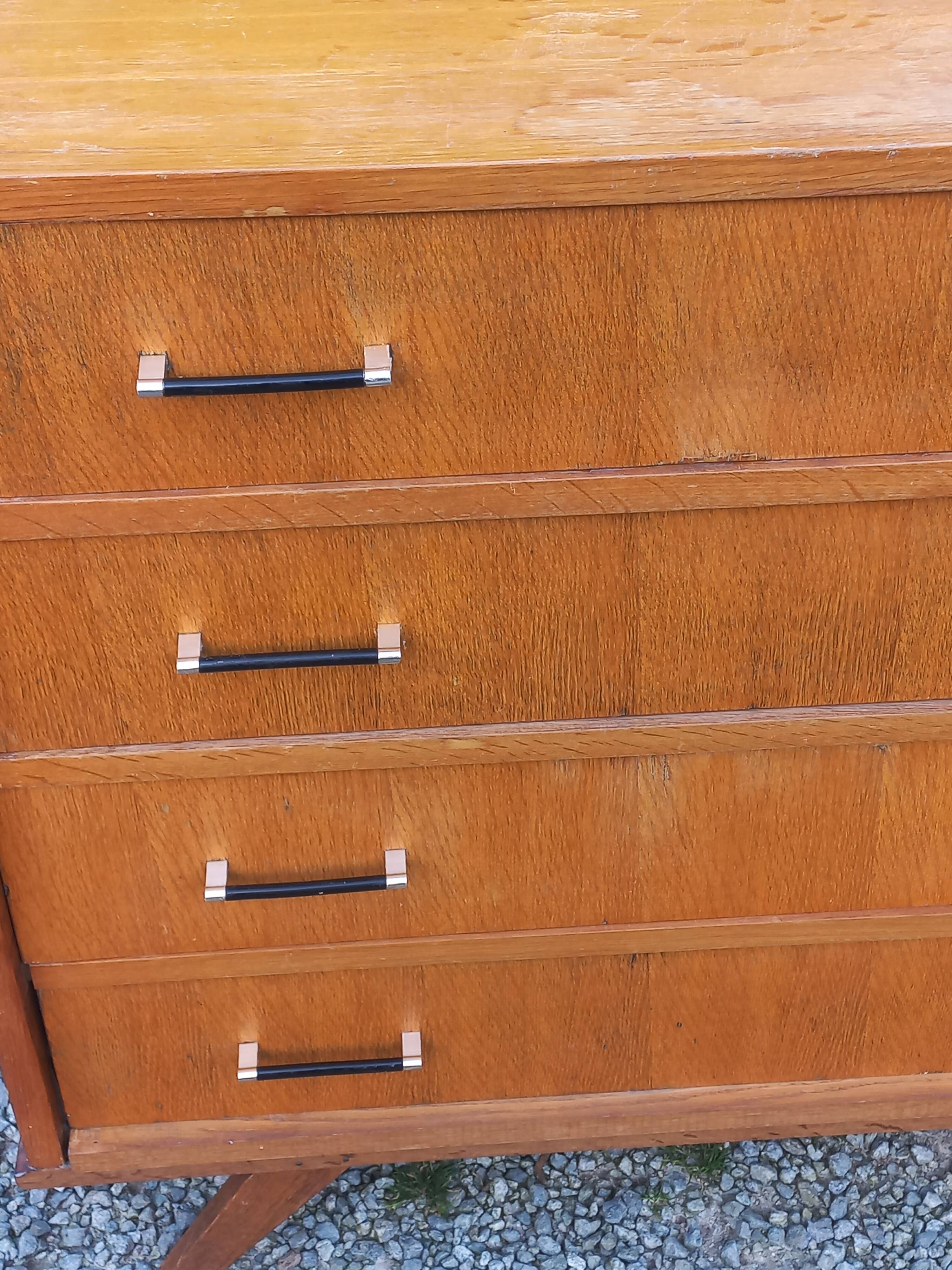 Vintage oak commode with tapered legs and wings from the 1950s.