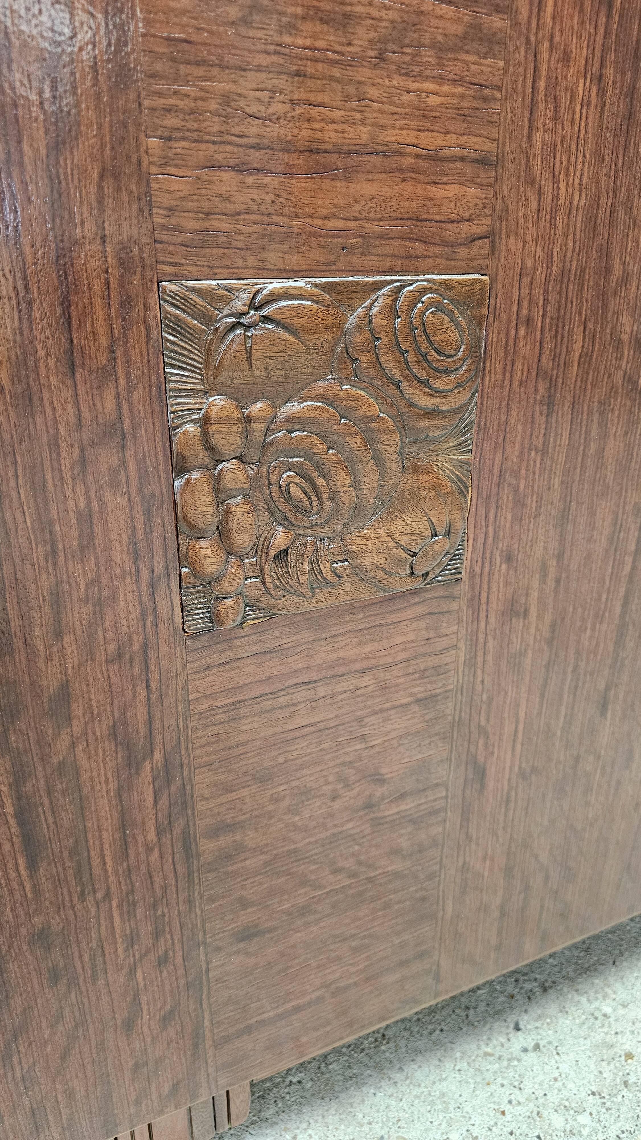 Art Deco buffet by Saddier & Fils in solid rosewood and veneer.