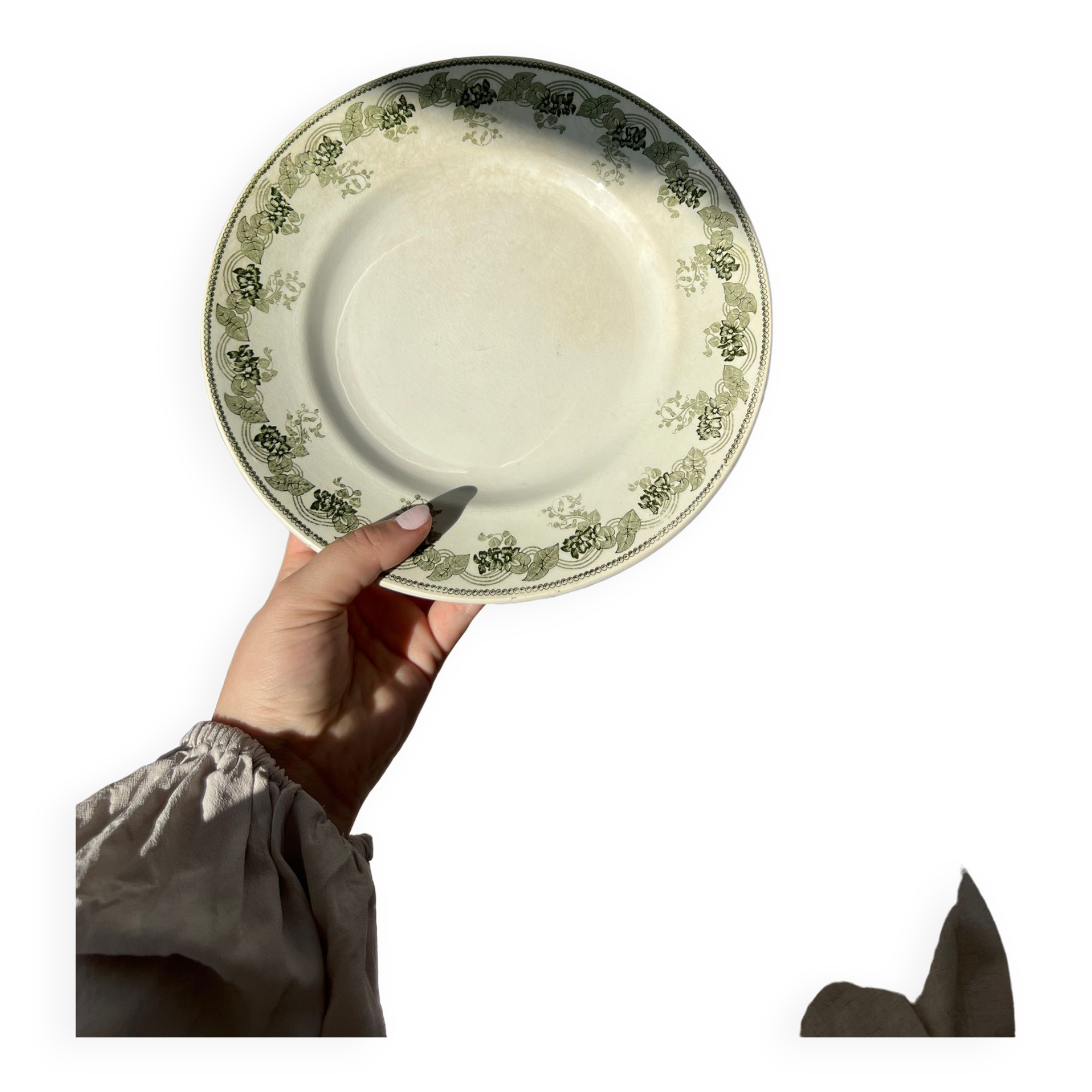 Moulin Des Loups & Hamage 12 plates model "Violetta" early twentieth century