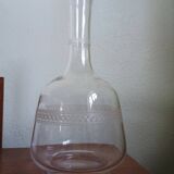Carafe à vin ancienne - verre gravée d'une frise d'entrelacs