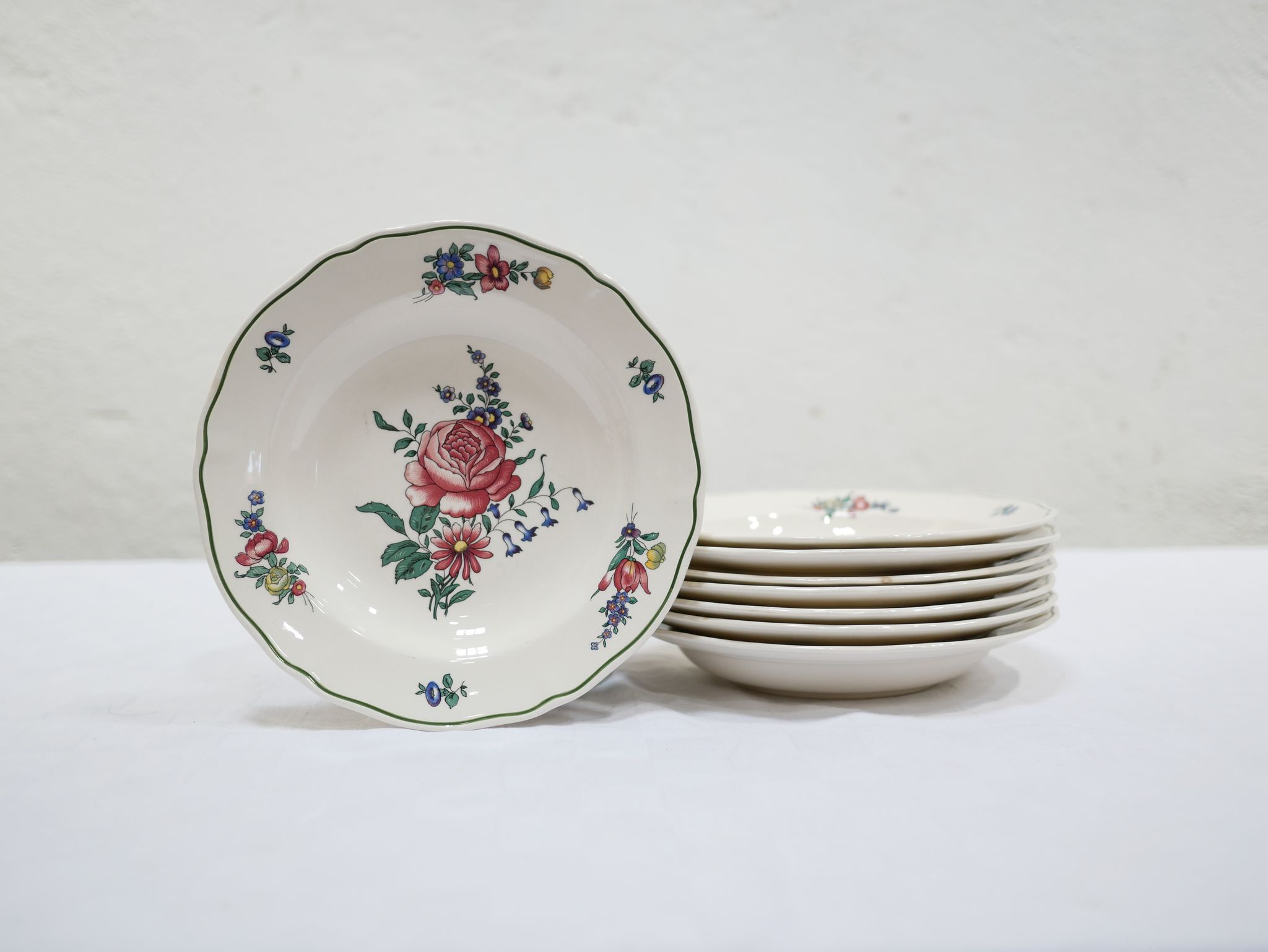 Series of 8 vintage hollow plates edited by Villeroy and Boch