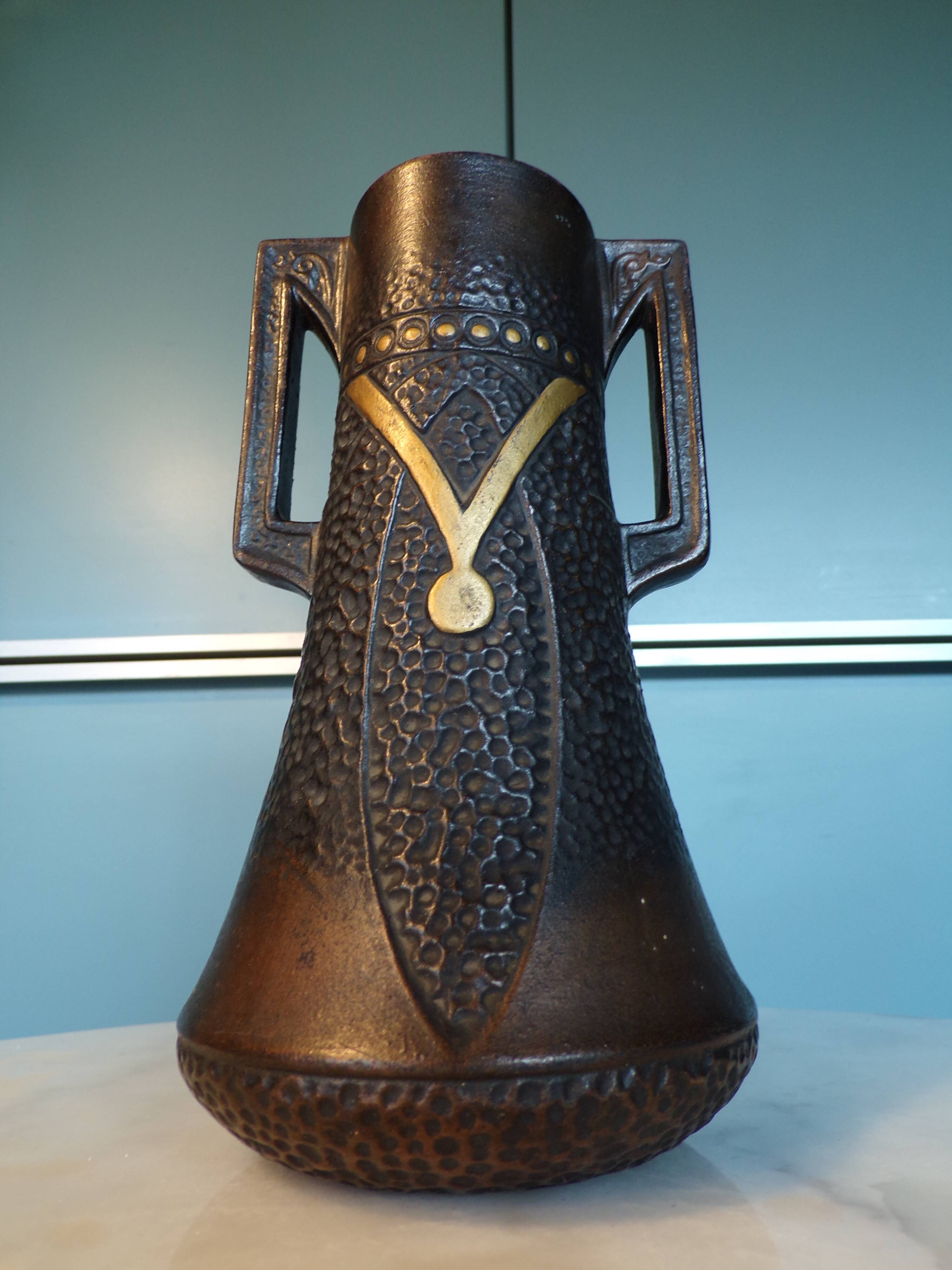 Clanta 2420F art deco vase by Henry Tooth