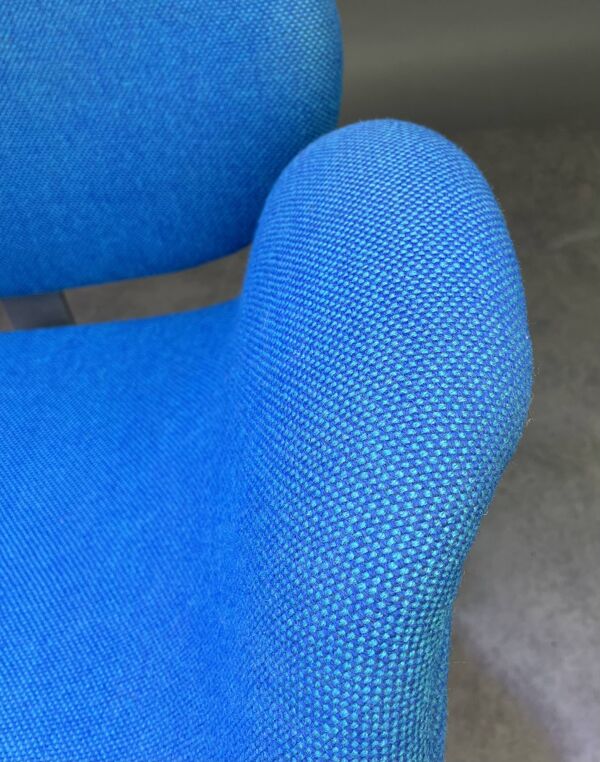 Chaise Little Tulip de Pierre Paulin bleu