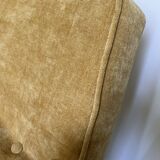 Fauteuil moderne du milieu du siècle restauré en tissu velours jaune et cadre en bois clair