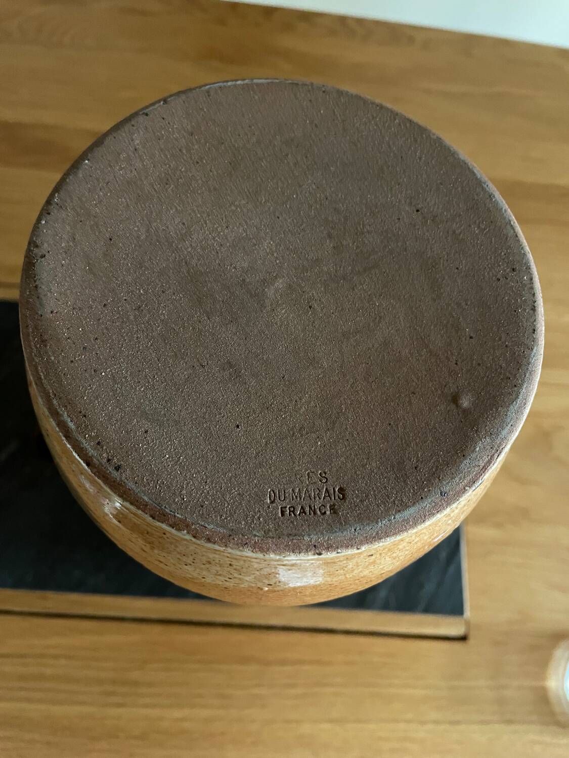 Large Marais sandstone vase