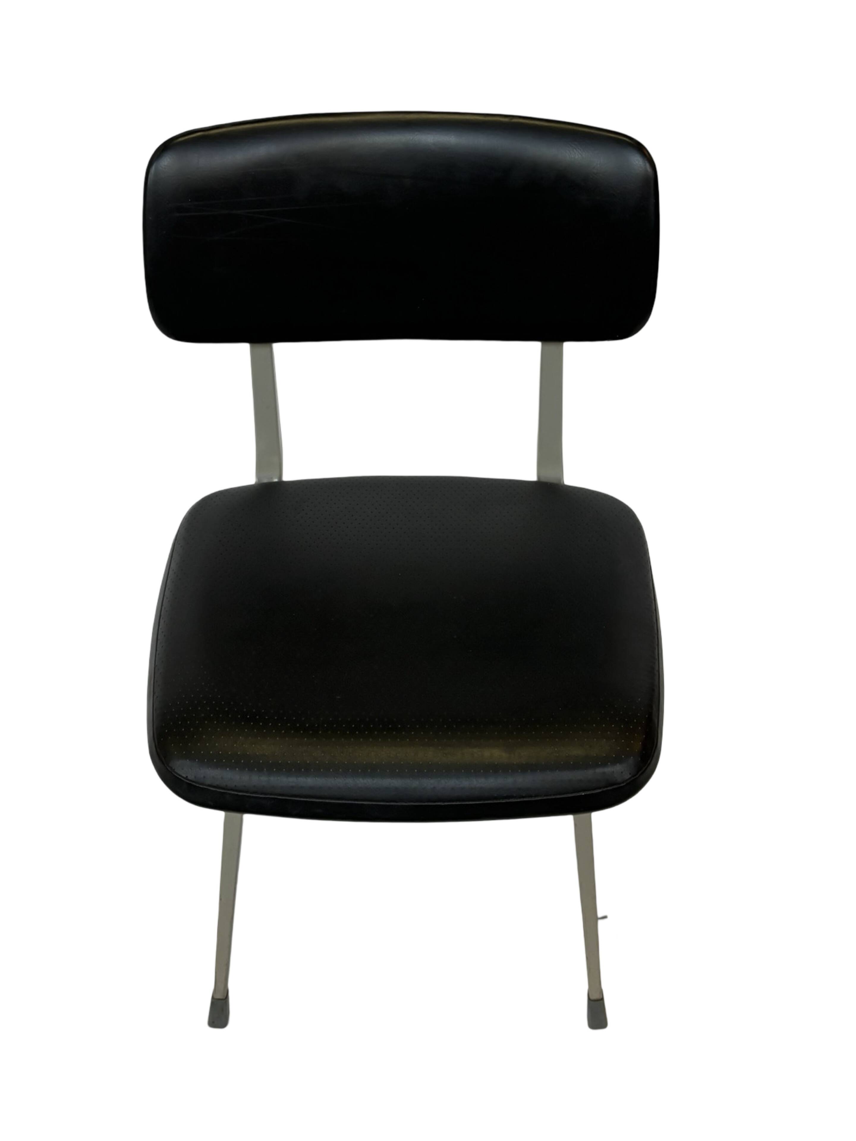 Friso Kramer Result Ahrend chair by Ahrend de Cirkel Dutch Design