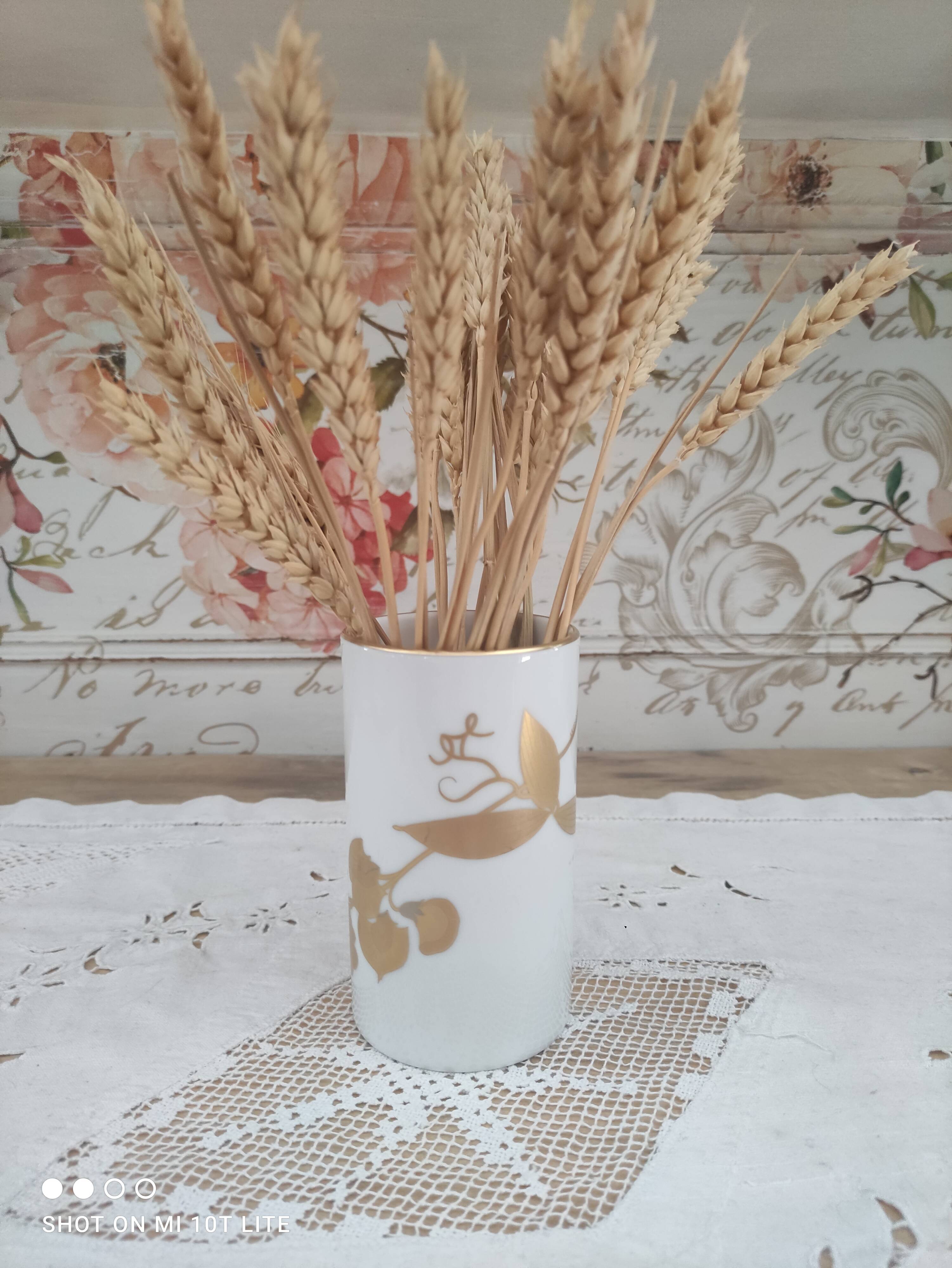 White porcelain vase decoration foliage gold "Léonard Paris" decoration Montebello