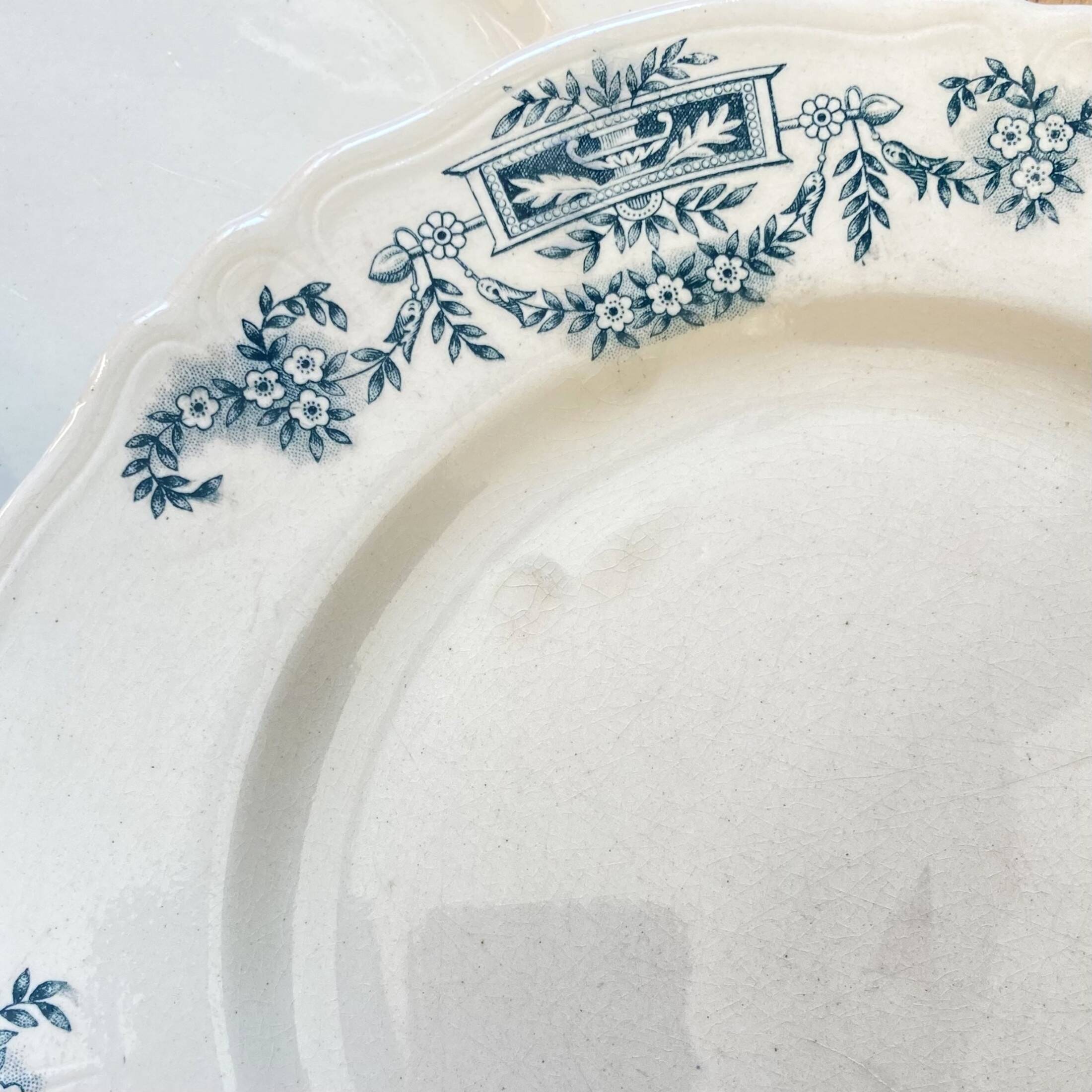 Set of 6 flat plates iron earth Longchamp model Lutetia old earthenware