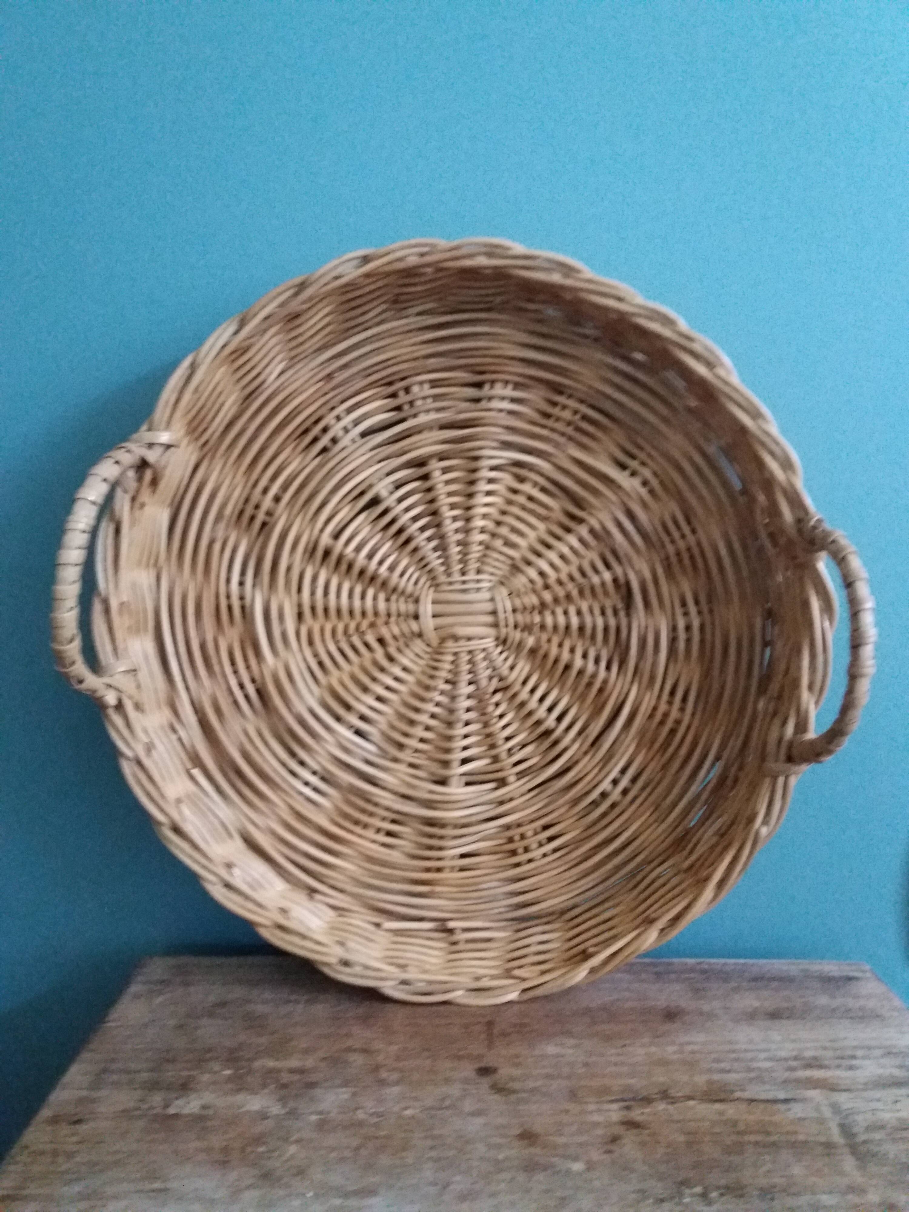 Round wicker tray basket