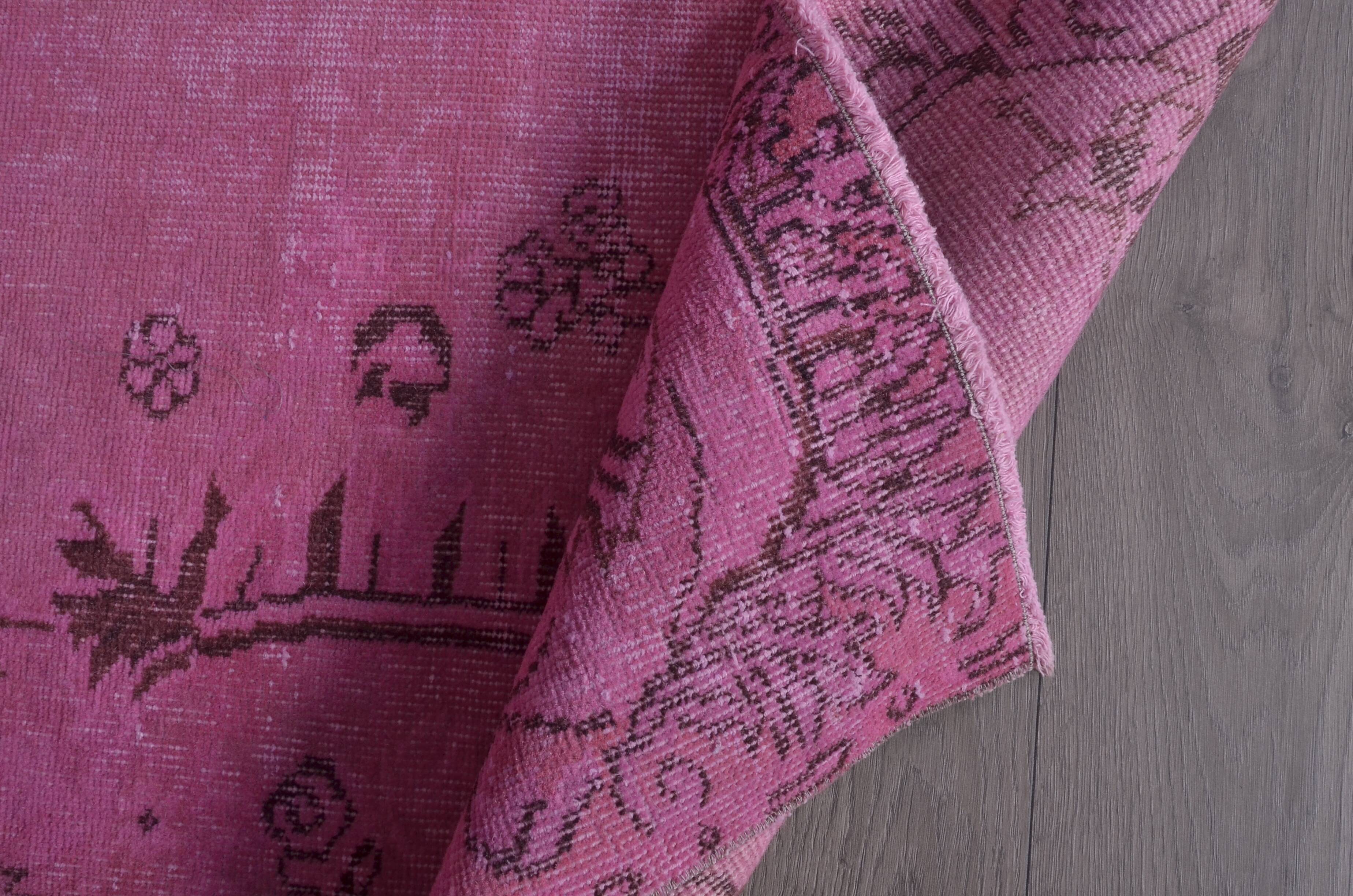 Tapis Oushak rose vintage