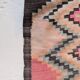 Tapis kilim ancien dans des tons rose