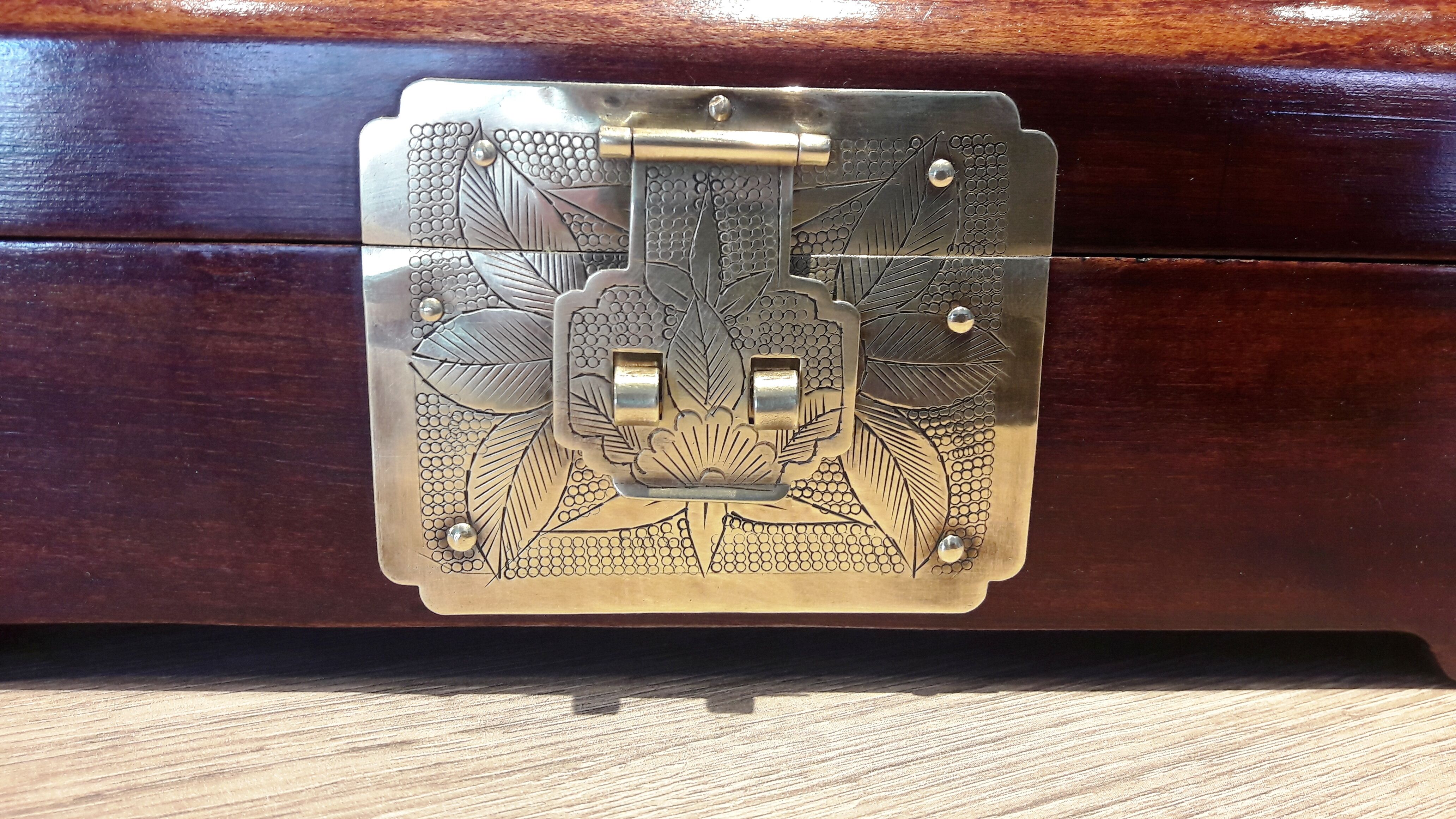 Jewelry box, Chinese jade stone - Wood - Mahogany, Brass