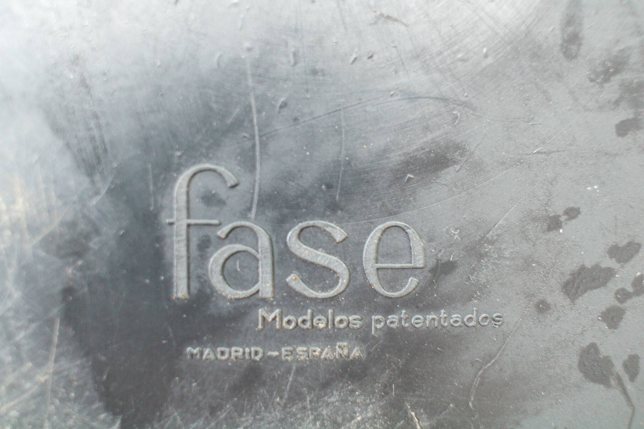 FASE President Pendulum in black with a walnut base