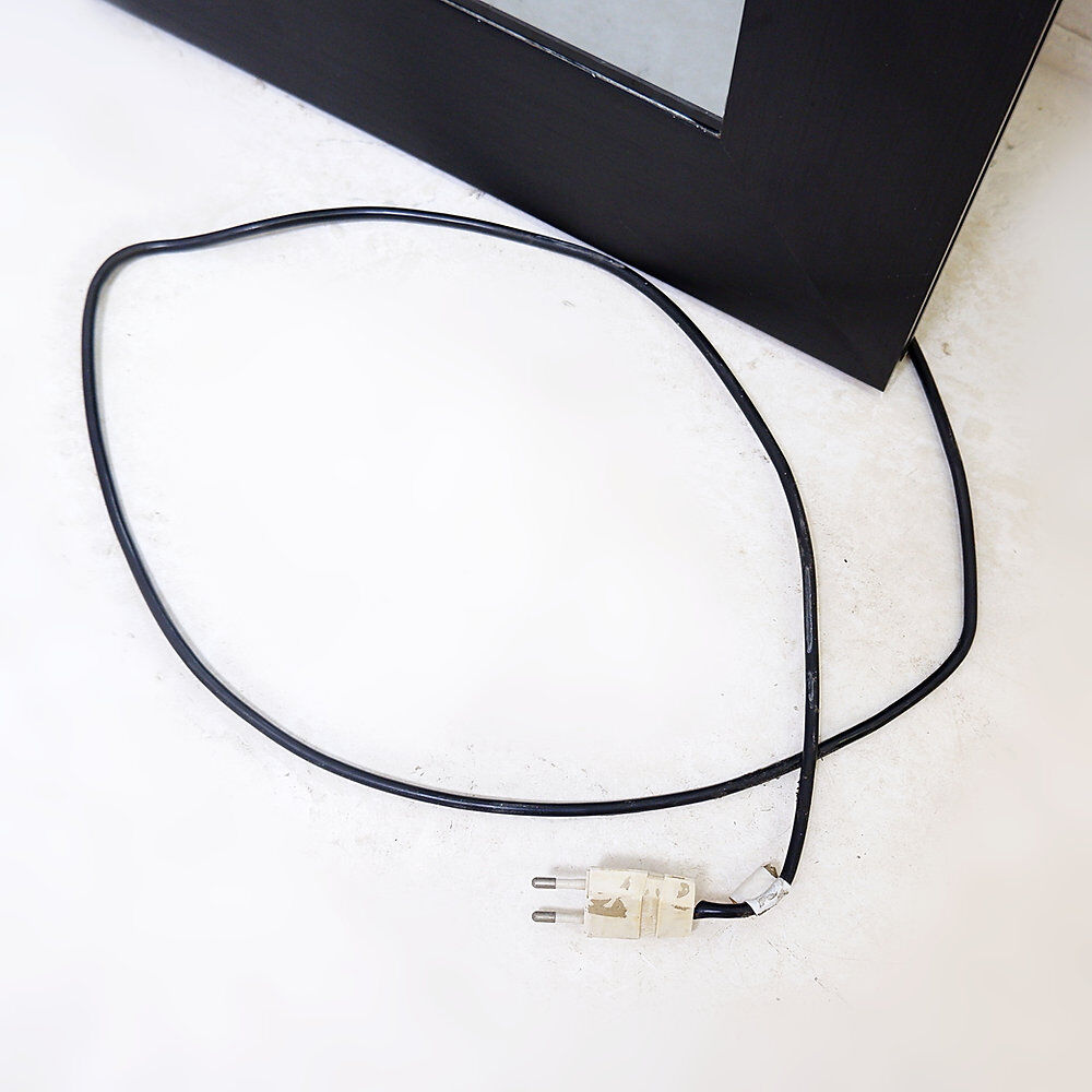 Infinite mirror with black metal frame - Italy