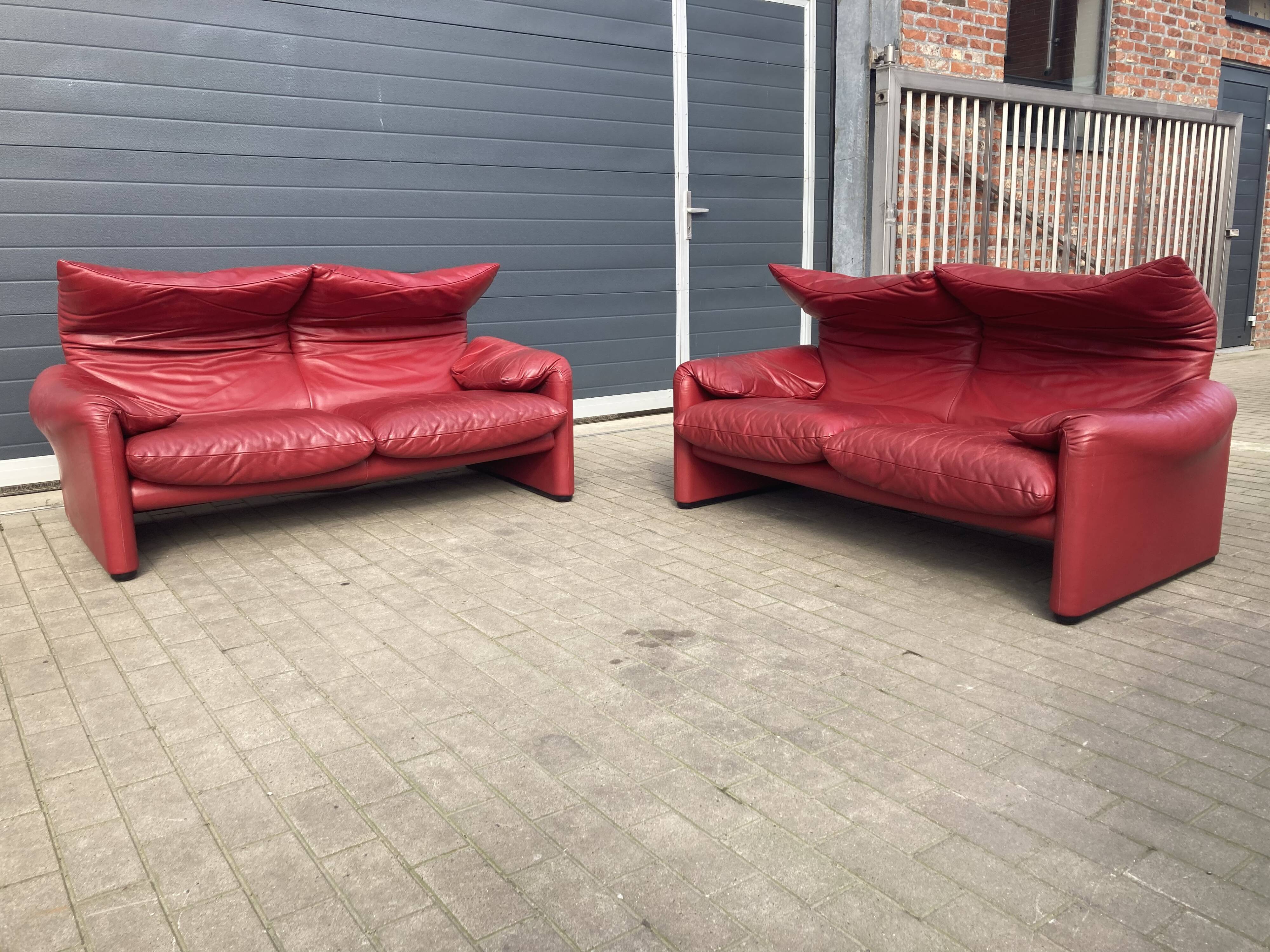 Set of 2 maralunga 2-seater sofas by Vico Magistretti for Cassina