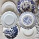 6 vintage mismatched blue and white porcelain dinner plates - Lot r