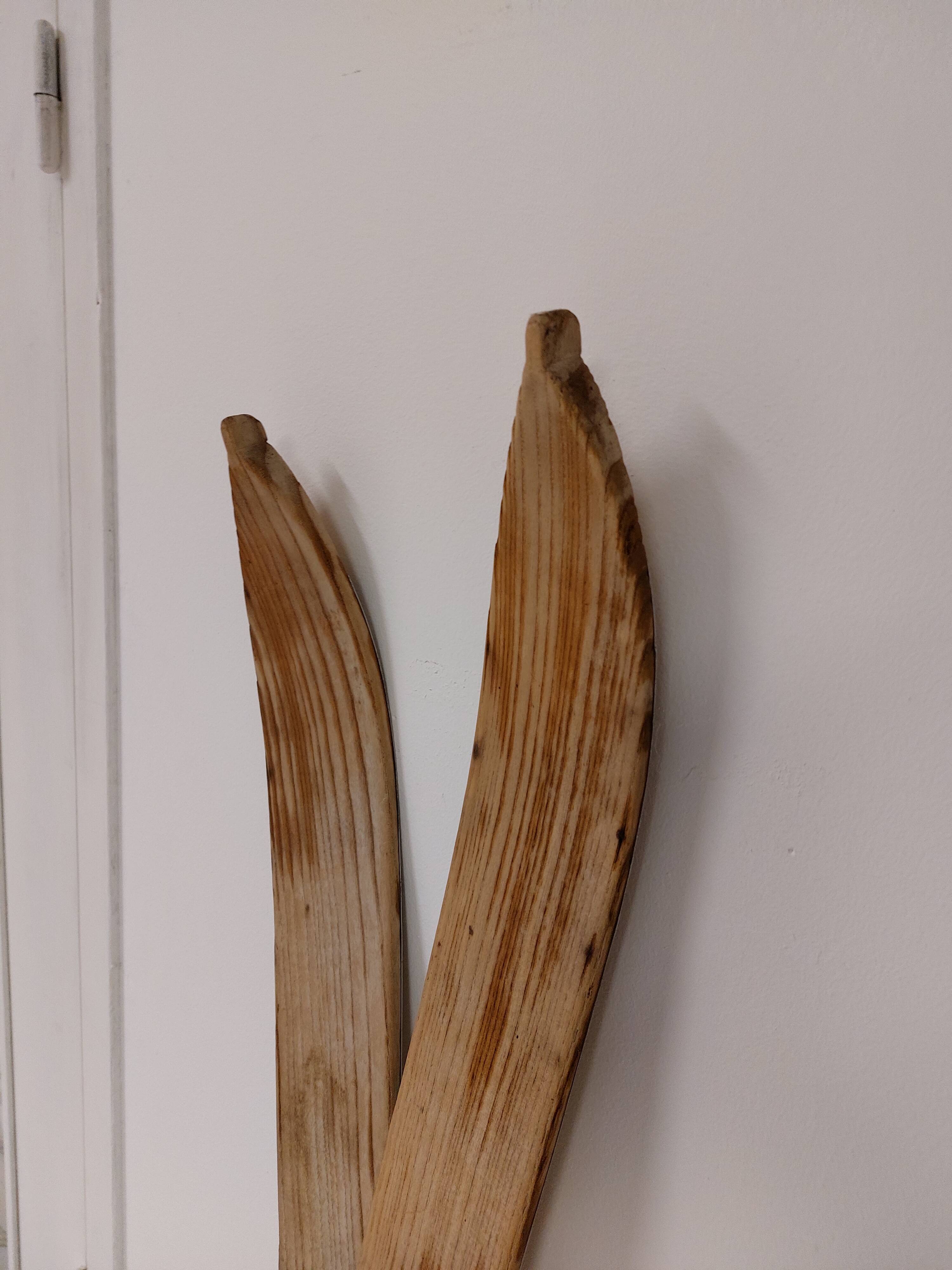 Pair of old skis in wood and zinc 175 cm