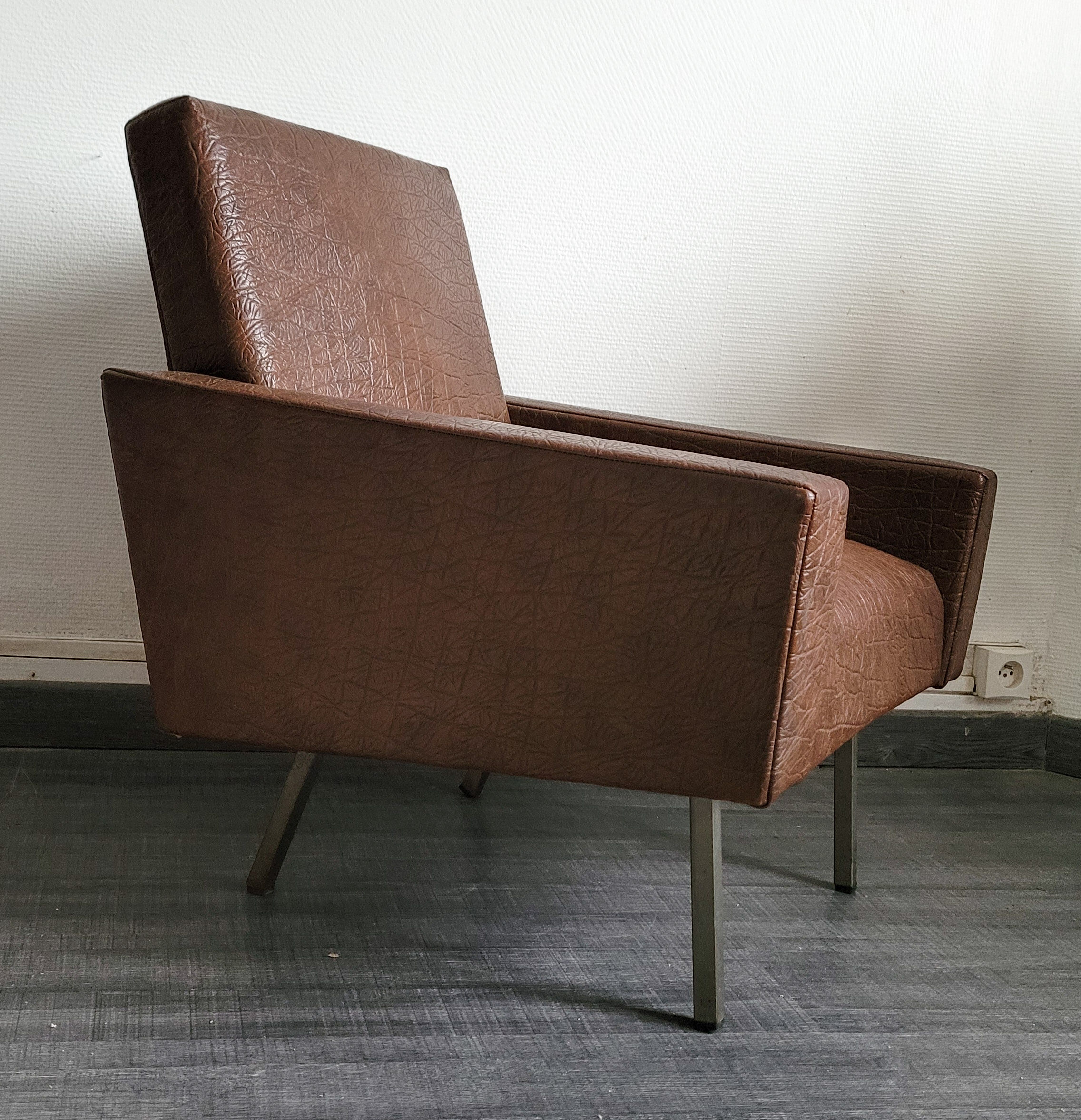 Fauteuil en skaï marron vintage